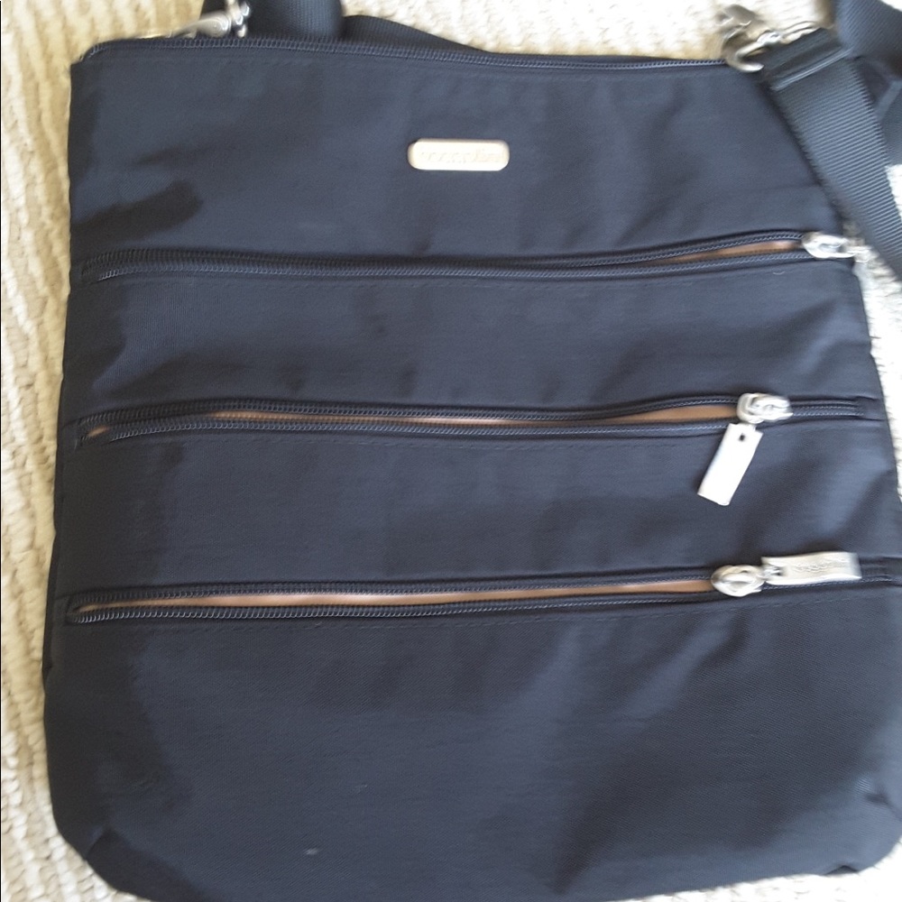 Black baggallini  crossbody